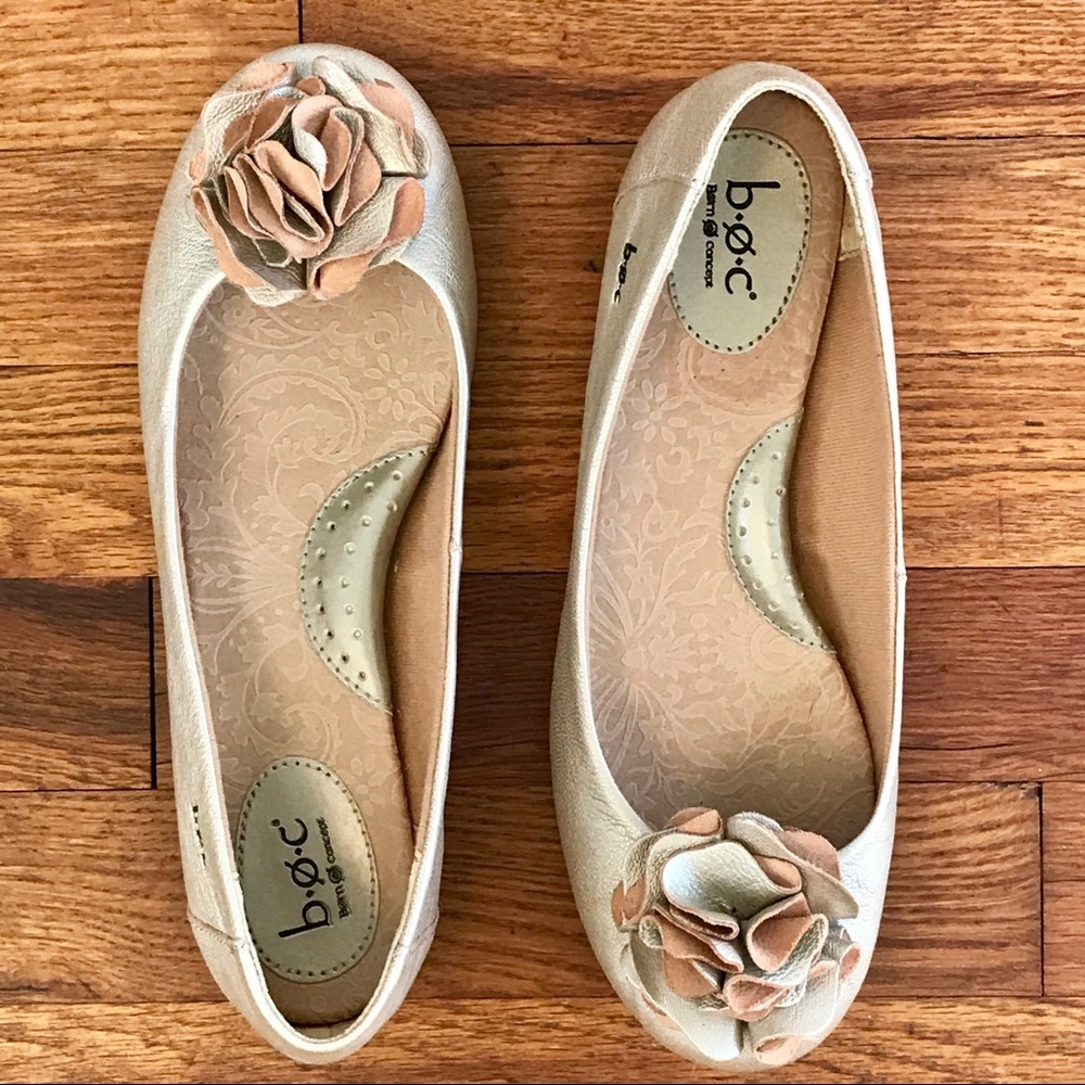 NIB BOC Lady Champagne Flats Flower Toe 8M